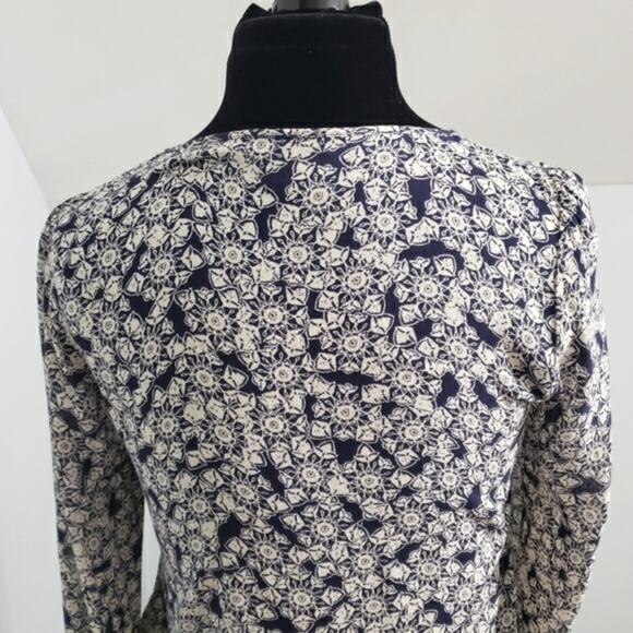 Lucky Brand Blue and White Long Sleeve V Neck Side Tie Blouson Top Small - Picture 7 of 12